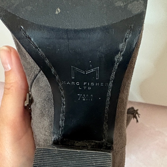 Women's Gray Suede Knee-High Boots. - Picture 8 of 10